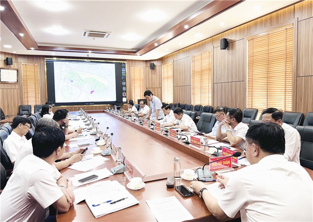 Thành ủy 32Win12 com tại tài khoản họp nghe và cho ý kiến về quy hoạch chi tiết Dự án Sân Golf 32Win12 com tại tài khoản
