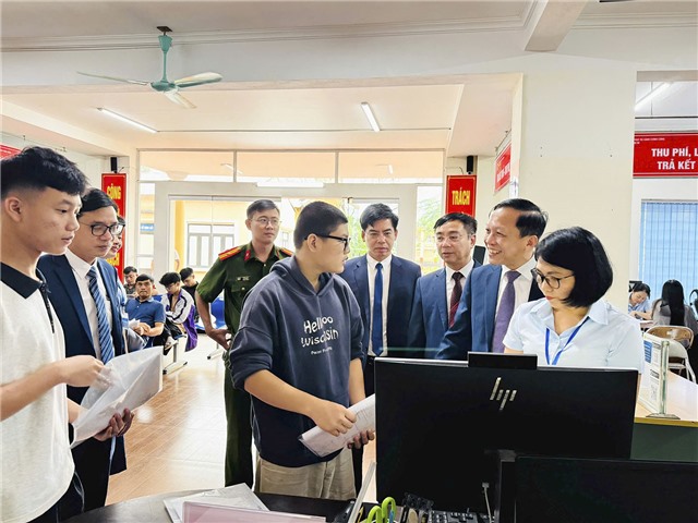 Bí thư 32Win32 link 32win32 com Nguyễn Chiến Thắng kiểm tra hoạt động tiếp dân trong ngày đầu vận 32Win32 app tải về quyền hai cấp