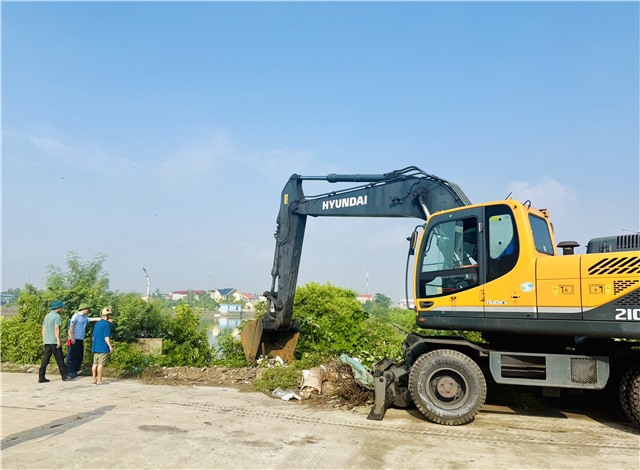 Đồng chí Chủ tịch UBND phường Nguyễn Đức Hòa chỉ đạo ra quân vệ sinh 32Win10 cá cược thể thao tại khu Quang Trung 10