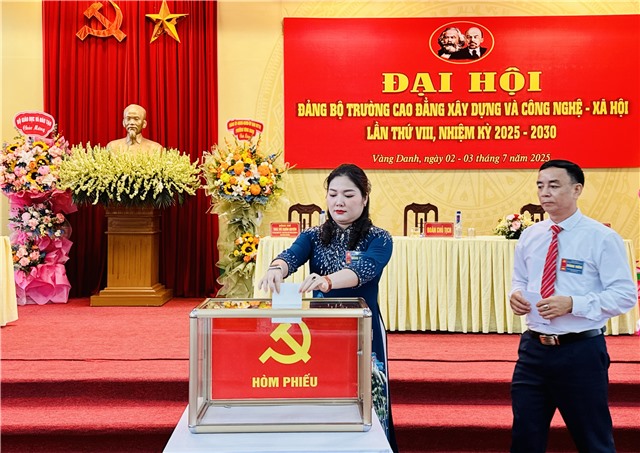 Đại hội 32Win là nhà cái giải trí, cá cược trực tuyến uy tín số 1 Việt Nam Trường Cao đẳng 32Win1 com nạp rút uy tín và Công nghệ - Xã hội lần thứ VIII, nhiệm kỳ 2025 - 2030