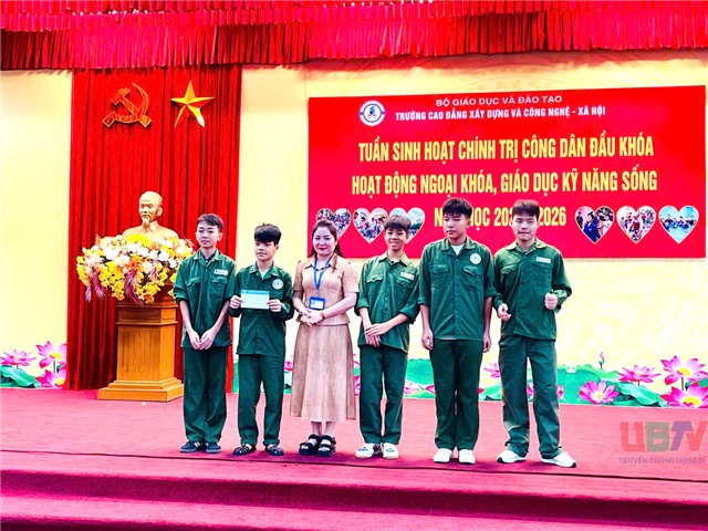 Trường Cao đẳng 32Win1 com nạp rút uy tín và Công nghệ - Xã hội Tuần sinh hoạt chính trị công dân đầu khóa và hoạt động ngoại khóa, giáo dục kỹ năng sống năm học 2025-2026