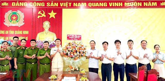 Lãnh đạo 32Win32 link 32win32 com, HĐND, UBND, Ủy ban MTTQ phường 32Win12 com tại tài khoản chúc mừng Công an phường nhân dịp kỷ niệm Ngày truyền thống Công an Nhân dân Việt Nam