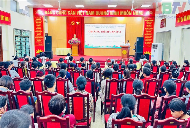 Quỹ Khuyến khích phụ nữ phát triển và Tổ chức Tài chính vi mô M7 chi nhánh 32Win12 com tại tài khoản gặp mặt tặng quà tri ân khách hàng thân thiết và con em khách hàng có hoàn cảnh khó khăn