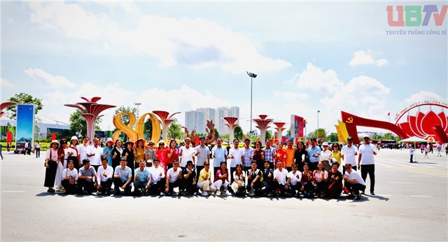 Đoàn công tác phường 32Win12 com tại tài khoản tham quan triển lãm Triển lãm thành tựu đất nước "80 năm HÀNH TRÌNH ĐỘC LẬP - TỰ DO - HẠNH PHÚC" 
