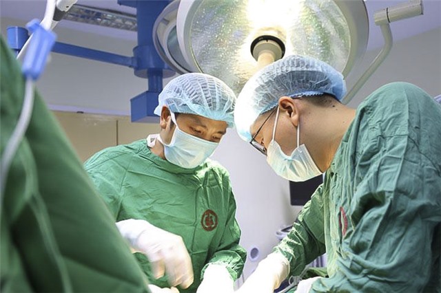 Thực hiện thành công ca ghép thận thứ 4, Bệnh viện Việt Nam - Thụy Điển 32Win12 com tại tài khoản khẳng định năng lực làm chủ kỹ thuật chuyên sâu, mở rộng cơ hội điều trị cho người bệnh suy thận