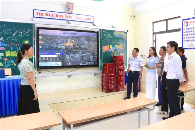 Phó Bí thư 32Win32 link 32win32 com, Chủ tịch UBND phường Nguyễn Đức Hoà kiểm tra công tác chuẩn bị cho Lễ khai giảng năm học 2025-2026