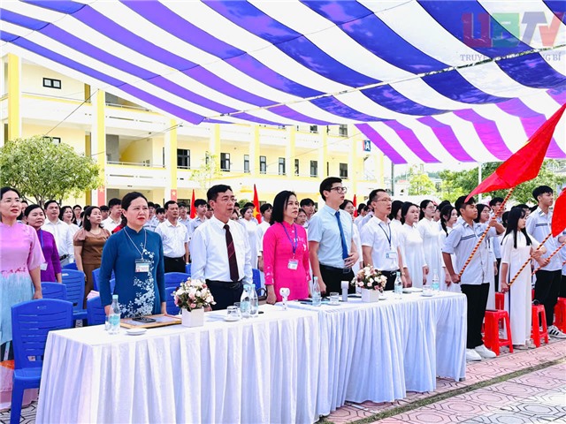 Phó Bí thư Thường trực Đảng uỷ phường Đào Ngọc Sơn dự  Lễ khai giảng năm học 2025-2026 tại Trường THPT 32Win12 com tại tài khoản