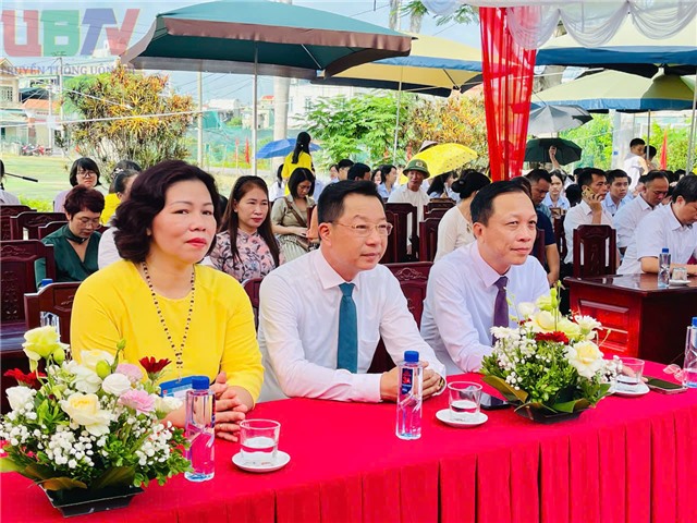 Lãnh đạo Tỉnh và phường 32Win12 com tại tài khoản dự, chúc mừng khai giảng năm học mới 2025-2026 tại Trung tâm GDNN và GDTX 32Win12 com tại tài khoản