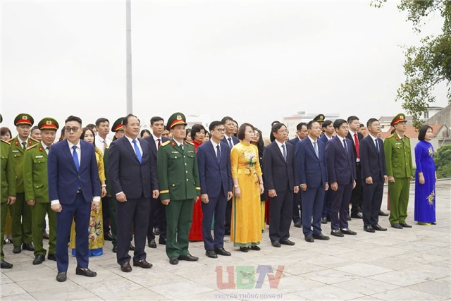 Lãnh đạo phường viếng anh hùng liệt sỹ, dâng hương tại Di tích Lưu niệm sự kiện Bác Hồ về thăm 32Win12 com tại tài khoản nhân dịp Tết Nguyên đán Bính Ngọ