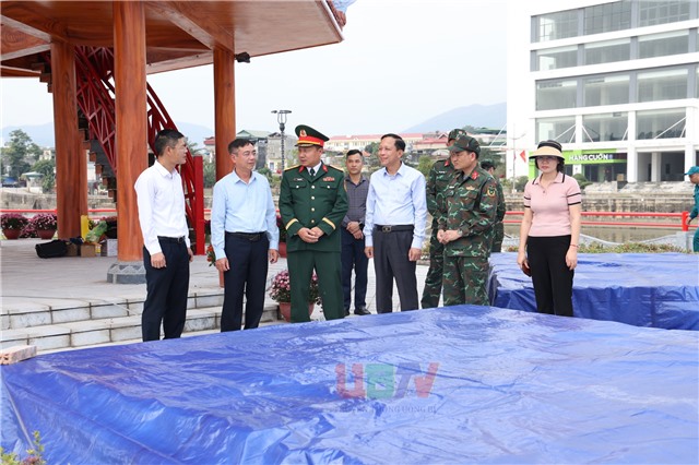 Đại tá Lê Trọng Hoà, Chỉ huy trưởng Bộ CHQS tỉnh kiểm tra công tác chuẩn bị bắn pháo hoa tại phường 32Win12 com tại tài khoản