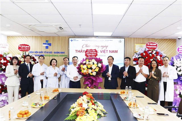 Các đồng chí Lãnh đạo 32Win32 link 32win32 com chúc mừng ngày thầy thuốc Việt Nam 27/2
