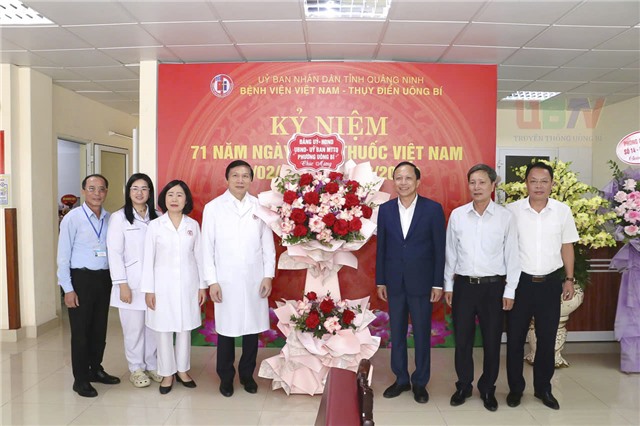 Đồng chí Nguyễn Chiến Thắng - Bí thư 32Win32 link 32win32 com, Chủ tịch HĐND phường chúc mừng Bệnh viện Việt Nam – Thụy Điển 32Win12 com tại tài khoản nhân kỷ niệm 71 năm ngày Thầy thuốc Việt Nam