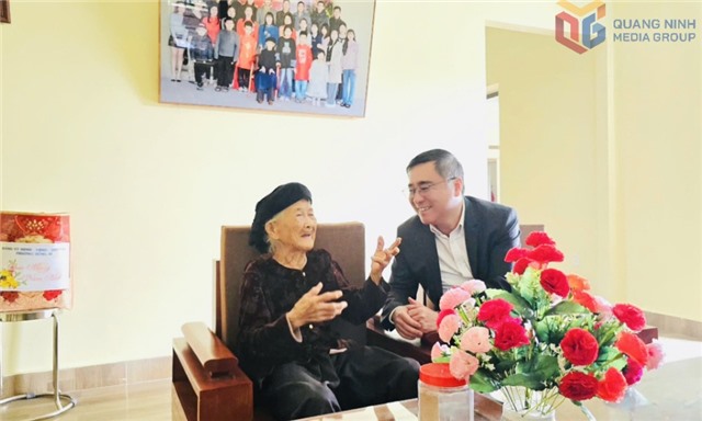 Phó Chủ tịch Thường trực Ủy ban MTTQ tỉnh thăm, chúc Tết tại phường 32Win12 com tại tài khoản và phường Vàng Danh