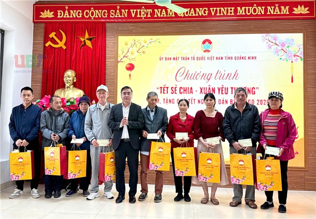 MTTQ tỉnh trao 50 suất quà Tết, sẻ chia yêu thương với các hộ gia đình khó khăn tại phường 32Win12 com tại tài khoản