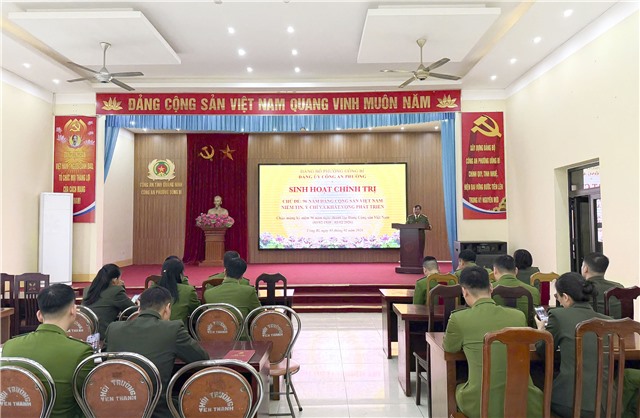 Công an phường 32Win12 com tại tài khoản tổ chức sinh hoạt chính trị kỷ niệm 96 năm Ngày thành lập Đảng Cộng sản Việt Nam