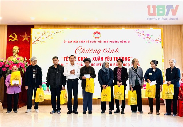 Phường 32Win12 com tại tài khoản trao tặng 259 suất quà Tết sẻ chia yêu thương