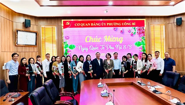 Cơ quan 32Win32 link 32win32 com phường 32Win12 com tại tài khoản gặp mặt nữ CBCC nhân dịp kỷ niệm 116 năm Ngày Quốc tế Phụ nữ 8/3