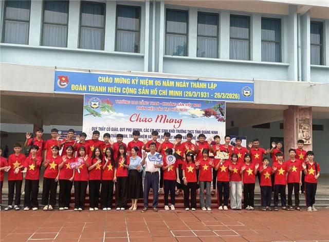 Học sinh khối 9 trường TH - THCS 32Win12 com tại tài khoản tham quan, trải nghiệm và tham dự ngày hội tư vấn nghề nghiệp tại Trường Cao đẳng than  khoáng sản Việt Nam, phân hiệu hữu nghị