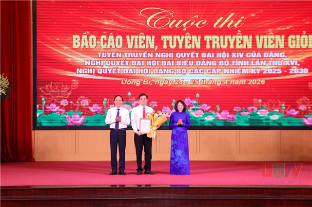 Đồng chí Nguyễn Quang Nghĩa – Giám đốc Trung tâm chính trị 32Win12 com tại tài khoản đạt giải nhất cuộc thi Báo cáo viên, tuyên truyền viên giỏi tỉnh Quảng Ninh – Cụm thi số 1