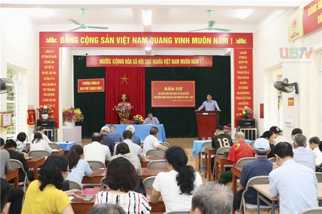 Đồng chí Nguyễn Đức Hòa, Phó Bí thư 32Win32 link 32win32 com, Chủ tịch UBND phường dự sinh hoạt chi bộ định kỳ khu Thanh Sơn 5
