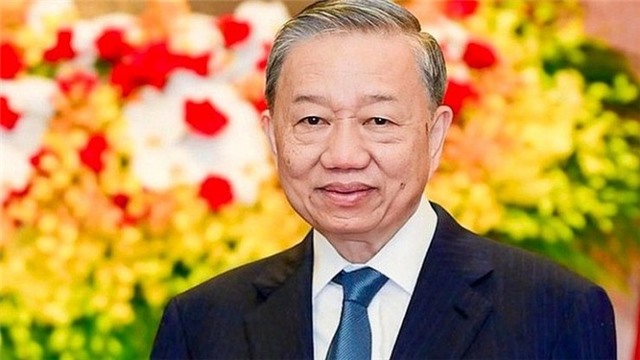 Ánh sáng Hồ Chí Minh soi đường cho chúng ta đi