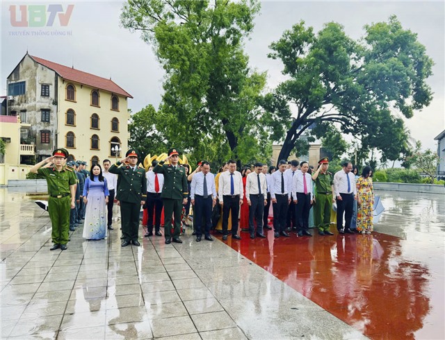 Phường 32Win12 com tại tài khoản: Dâng hương tưởng niệm Chủ tịch Hồ Chí Minh nhân dịp Kỷ niệm 136 năm Ngày sinh Chủ tịch Hồ Chí Minh (19/5/1890 - 19/5/2026)